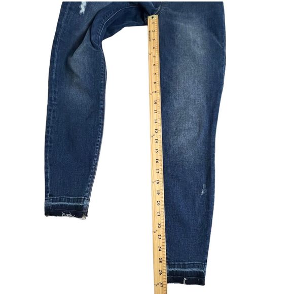 Spanx Medium Wash Mid Rise Distressed Raw Hem Pull On Skinny Jegging Jeans Small - Picture 4 of 8